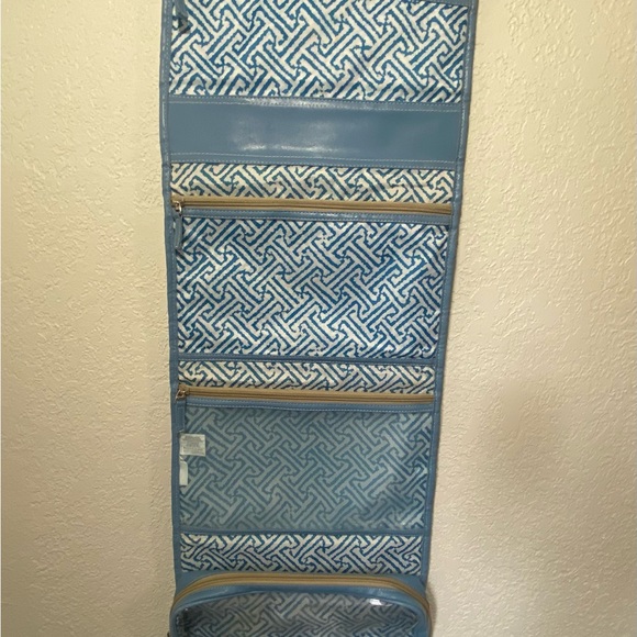 Travel Cosmetics Toiletries Bay - Picture 3 of 15